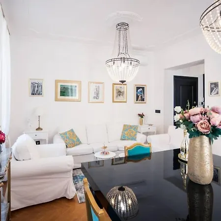 Luxurious Bella Lux In Center With Free Parking Included! Apartment Split