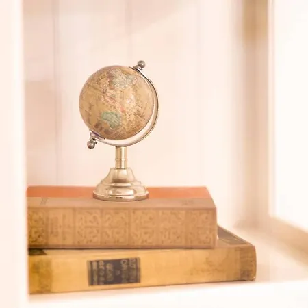 Luxurious Bella Lux In Center With Free Parking Included! Split