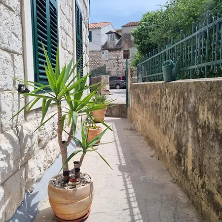 Luxurious Bella Lux In Center With Free Parking Included! * Split